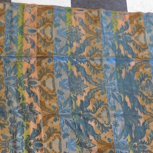 Vintage Reclaimed Polsterstoff - Blau, Gold und Grün Brokat - Shabby Cottage Look - 68&quot; x 48&quot; - Ideal für Kissen - Boho Dekor