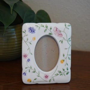 Vintage white floral oral picture frame.