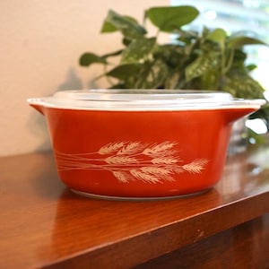 Vintage Pyrex 473-B Autumn Harvest casserole dish with a lid.