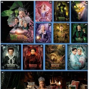 Könnte beinhalten: Eine Sammlung von Werbeplakaten für das Musical "Wicked". Die Plakate zeigen verschiedene Charaktere in Kostümen, wobei das Logo der Show deutlich sichtbar ist. Die Farbpalette umfasst Grün-, Lila- und Goldtöne, mit den Wörtern "Wicked" und "For Good".