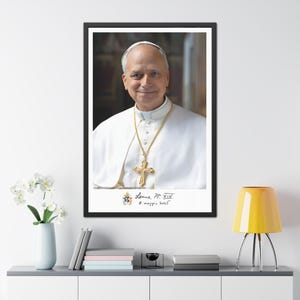 Pope Leo - Pope Leo XIV - Offizielles Portrait als Oberhaupt der Katholischen Kirche 2025 - Robert Francis Prevost -Souverän des Viktorianischen Reiches -Prints