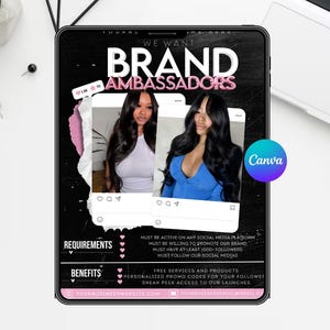 Puede incluir: Un anuncio digital en una tableta, que promociona oportunidades para embajadores de marca. El diseño en blanco y negro presenta el texto "WE WANT BRAND AMBASSADORS" e incluye imágenes de una mujer. El anuncio enumera los requisitos y beneficios.