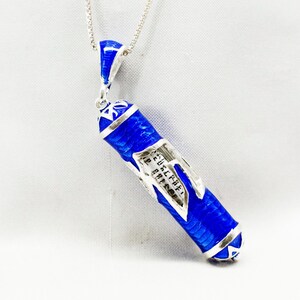 Blaue Mezuzah Halskette Chai und Israel Karte, Jüdischer Schmuck Blau Anhänger, Hebräische Shemah Rolle, Sterling Silber Jejuda Geschenk für Ihn Sie