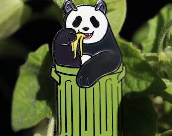Trash Panda - harde emaille pin - wasbeer woordspeling