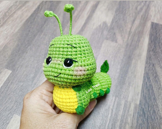 Caterpillar keychain Crochet pattern, Little worm crochet amigurumi (US term - English only)
