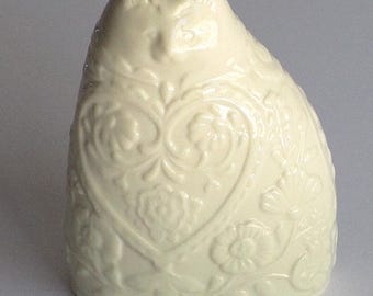 Vintage Cream Cozy Cat Figurine 4 inch Glossy Embossed Hearts and Flowers