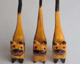 VTG Carved Wood Cats Painted Folk Art 4" Cat Figurine Ring Holder set of 3