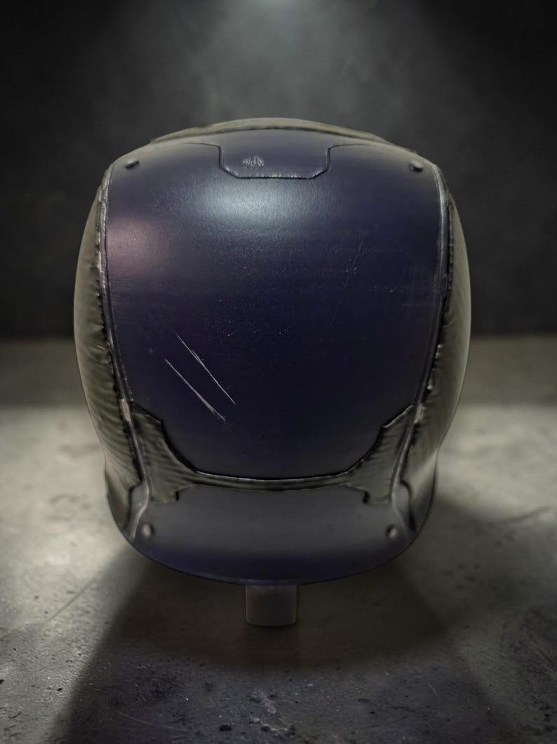 K&ouml;nnte beinhalten: Ein Set aus drei Keramikbechern mit gesprenkelter, matter Oberfl&auml;che. Jeder Becher hat eine andere Farbe: hellblau, cremefarben und grau. Die Becher haben ein schlichtes, modernes Design und einen bequemen Griff.