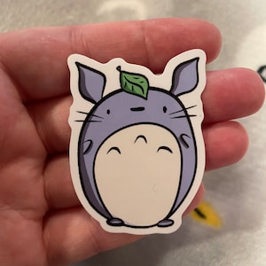 Petit autocollant en vinyle grand lapin de 2 po. Fanart mignon kawaii anime