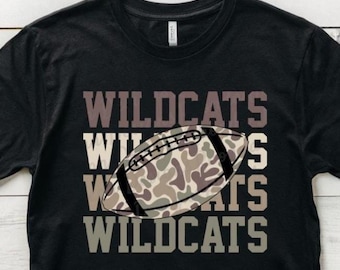 Wildcats PNG, camuflaje de la vieja escuela, fútbol de camuflaje, mascota, equipo, camiseta de espíritu escolar, descarga digital, diseño de camiseta
