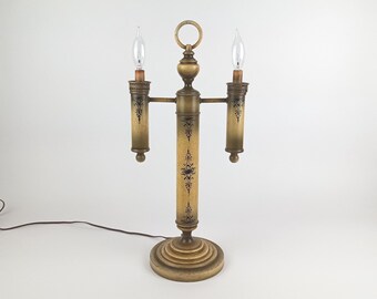 Lámpara de mesa vintage de metal con motivos florales, brazos dobles, 56 cm