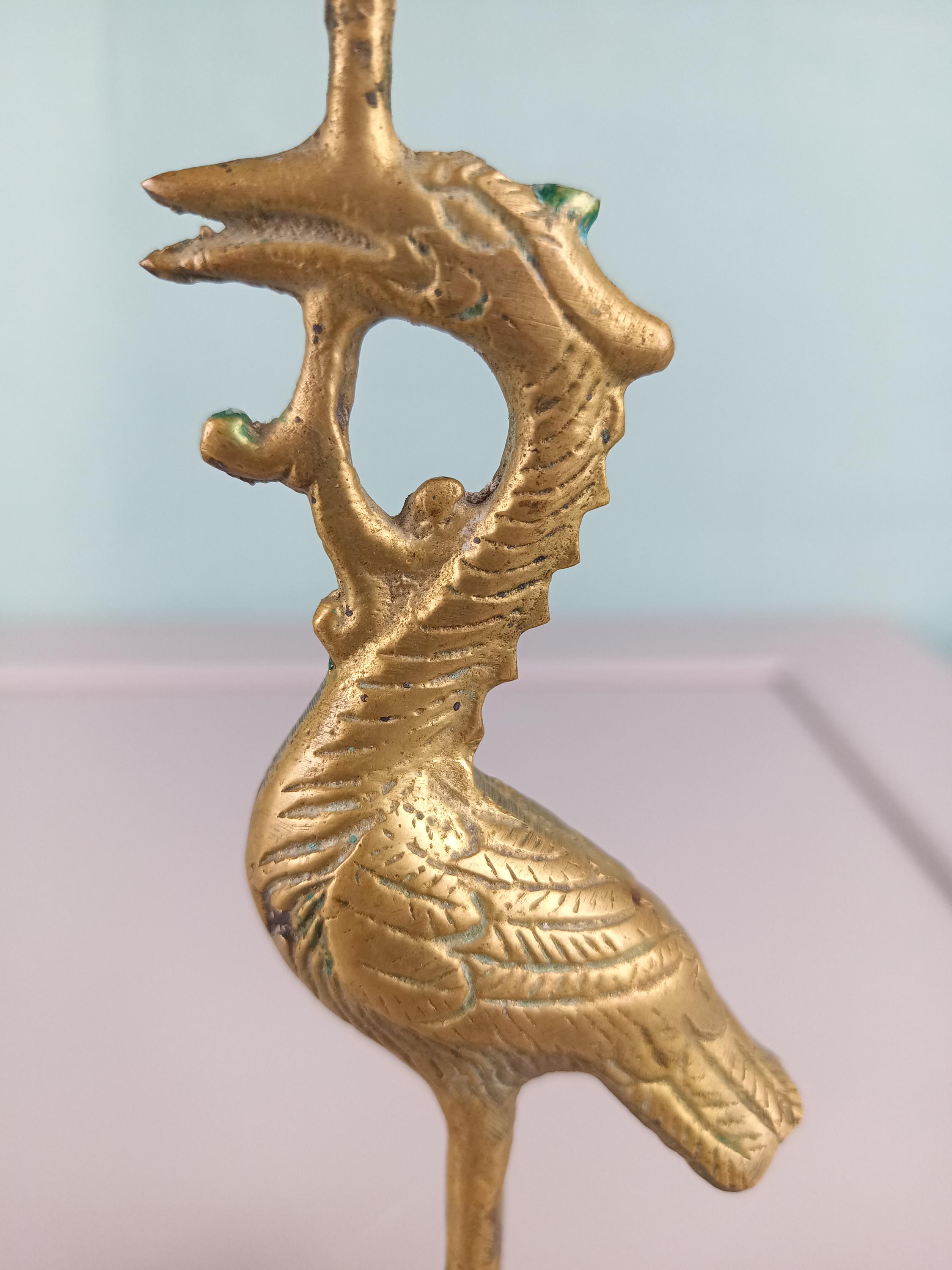 アンティークな日本製キャンドルホルダー。真鍮製の鶴と亀の置物。棚