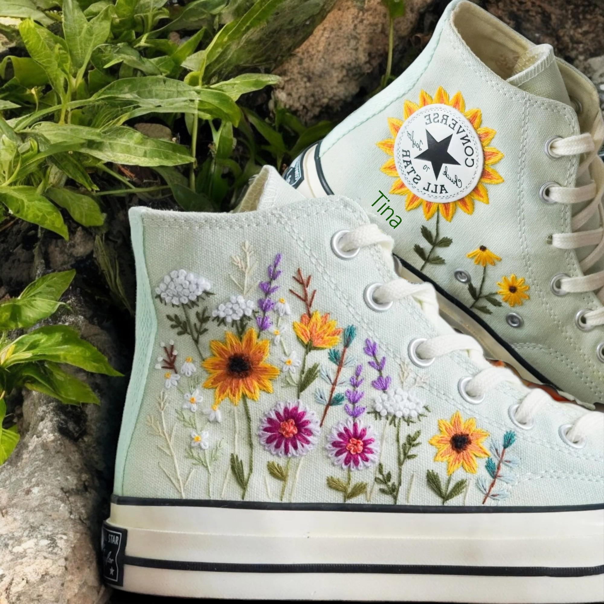 Embroidered flower white converse France