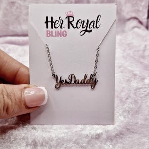 Collar Yes Daddy: joyería atrevida que no se deslustra