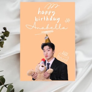 Carte de voeux d'anniversaire Ateez Choi San PERSONNALISÉE | Téléchargement numérique | PDF | Imprimable | Bonnet peluche rose pêche Kpop Boy Group | Pour de petits puddings