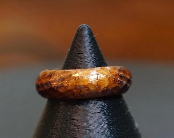 Anillo de madera de roble tallado a mano: alianza hipoalergénica (talla 8.5 EE. UU.)