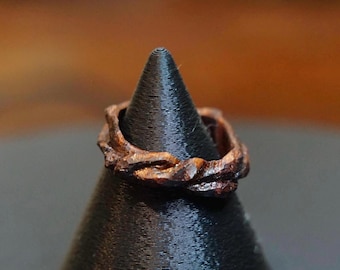 Anillo de madera de roble (talla 7 EE. UU.) - Tallado a mano - "Ramas retorcidas"