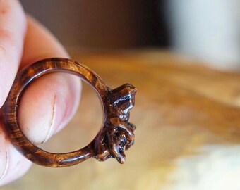 Anillo de madera de nudo (talla 8 EE. UU.) tallado a mano