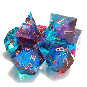 Conjunto de 7 dados poliédricos de resina, Dungeons and Dragons, dados feitos à mão, D20, DND, D6, RPG. Dados com bordas afiadas.