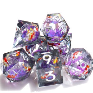 Dados de resina hechos a mano con arena movediza y peces pequeños, dados DND de resina líquida, juegos de mesa RPG MTG, dados poliédricos de borde afilado