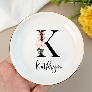 Plato para anillos con inicial personalizado, plato para baratijas con letras personalizadas, plato para joyas, regalo para dama de honor de boda, regalo de cumpleaños para mejor amiga