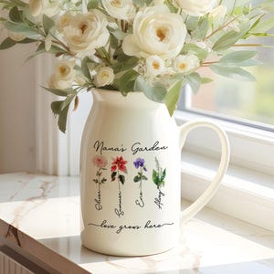 Personalized Grandma&#39;s Garden Vase, Mother&#39;s Day Gifts for Nana, Nanny, Garden Flower Vase, Custom Birth Flower Vase, Family Name Flower