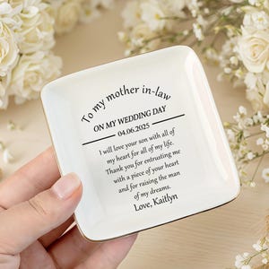 Portafedi personalizzato per la madre dello sposo, portagioie personalizzato per la suocera, vassoio portaoggetti in ceramica per il giorno delle nozze, regalo per la mamma dalla sposa