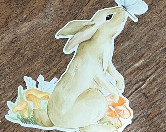 Pegatina de conejo adorable: Conejito con libélula y hongos. Adhesivo brillante resistente al agua para portátil y Kindle.