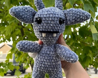 Cada pequeño duende cuenta: peluche de terciopelo tejido a crochet hecho a mano