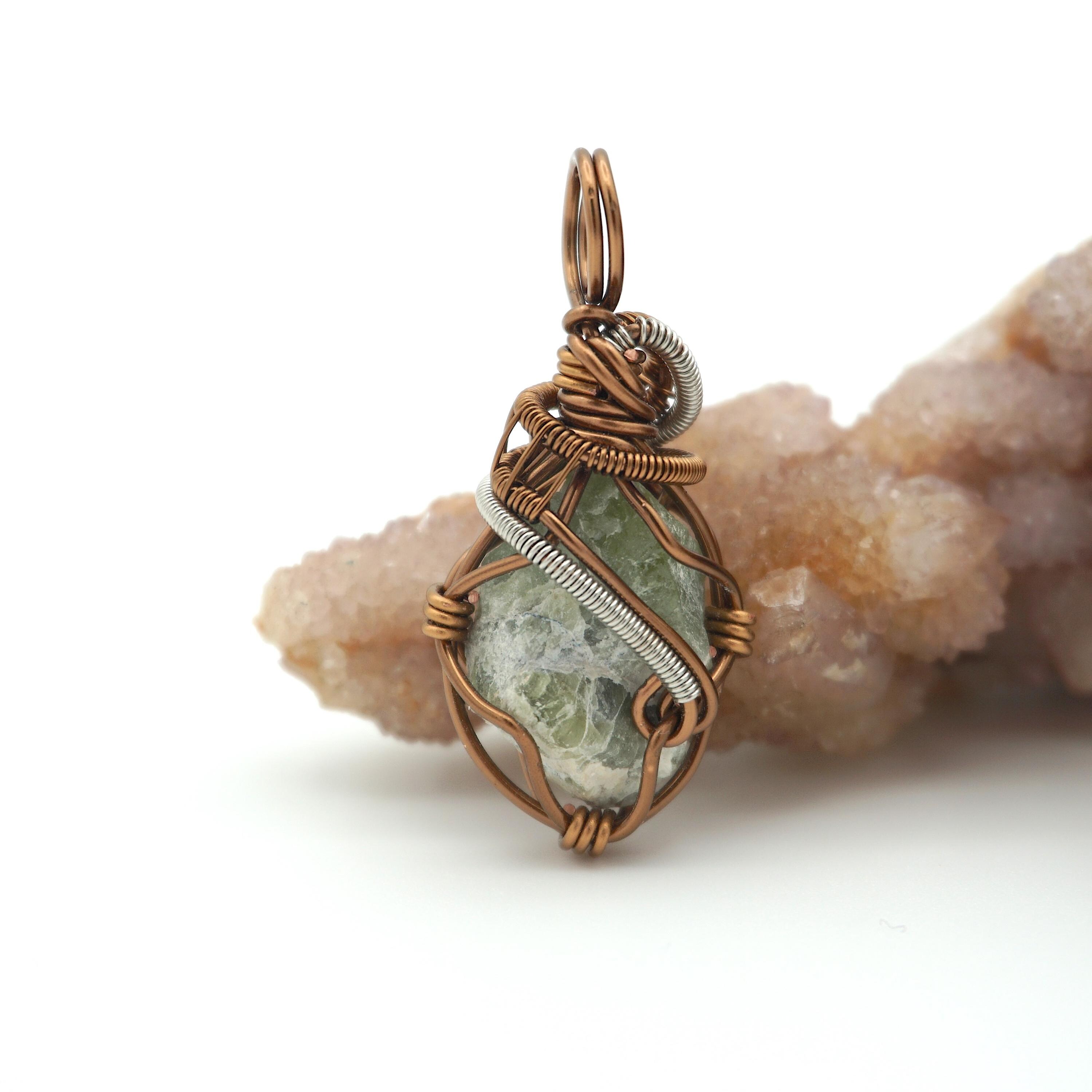 天然ペリドットワイヤーラップペンダントネックレス - 8月の誕生石