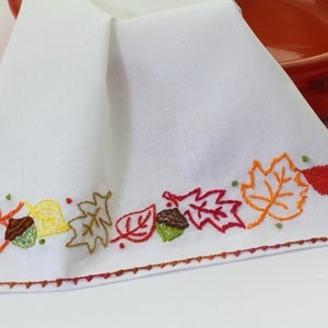 Herbstliches Stickmuster Ahornblatt Herbst Stickerei