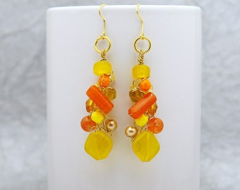 太陽と夏 - 明るいレモンとオレンジのガラスとワイヤーで編んだイヤリング