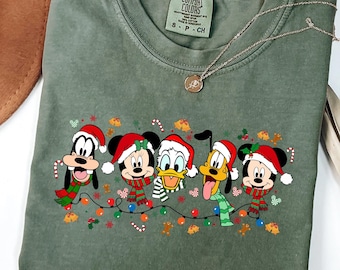 Camiseta navideña vintage de Mickey y sus amigos, camiseta con luces navideñas de Disney, camiseta de Mickey Very Merry Christmas, WDW Disneyland Xmas
