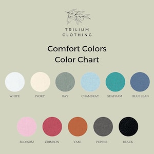 Puede incluir: Una carta de colores Comfort Colors de Trilium Clothing con un logotipo de rama de olivo y texto. Muestra doce muestras de color circulares etiquetadas como White, Ivory, Bay, Chambray, Seafoam, Blue Jean, Blossom, Crimson, Yam, Pepper y Black.