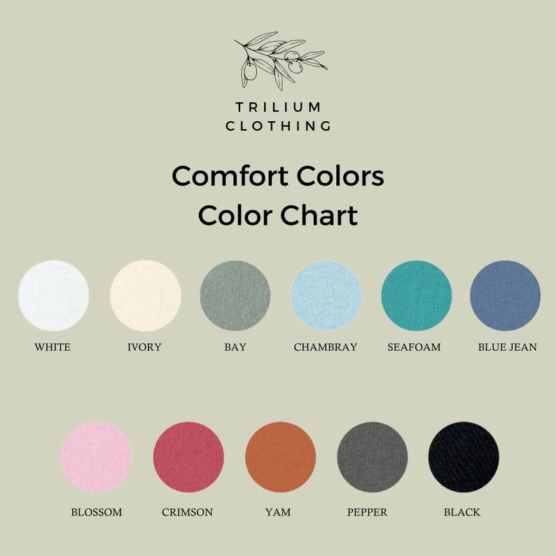 Puede incluir: Una carta de colores Comfort Colors de Trilium Clothing con un logotipo de rama de olivo y texto. Muestra doce muestras de color circulares etiquetadas como White, Ivory, Bay, Chambray, Seafoam, Blue Jean, Blossom, Crimson, Yam, Pepper y Black.
