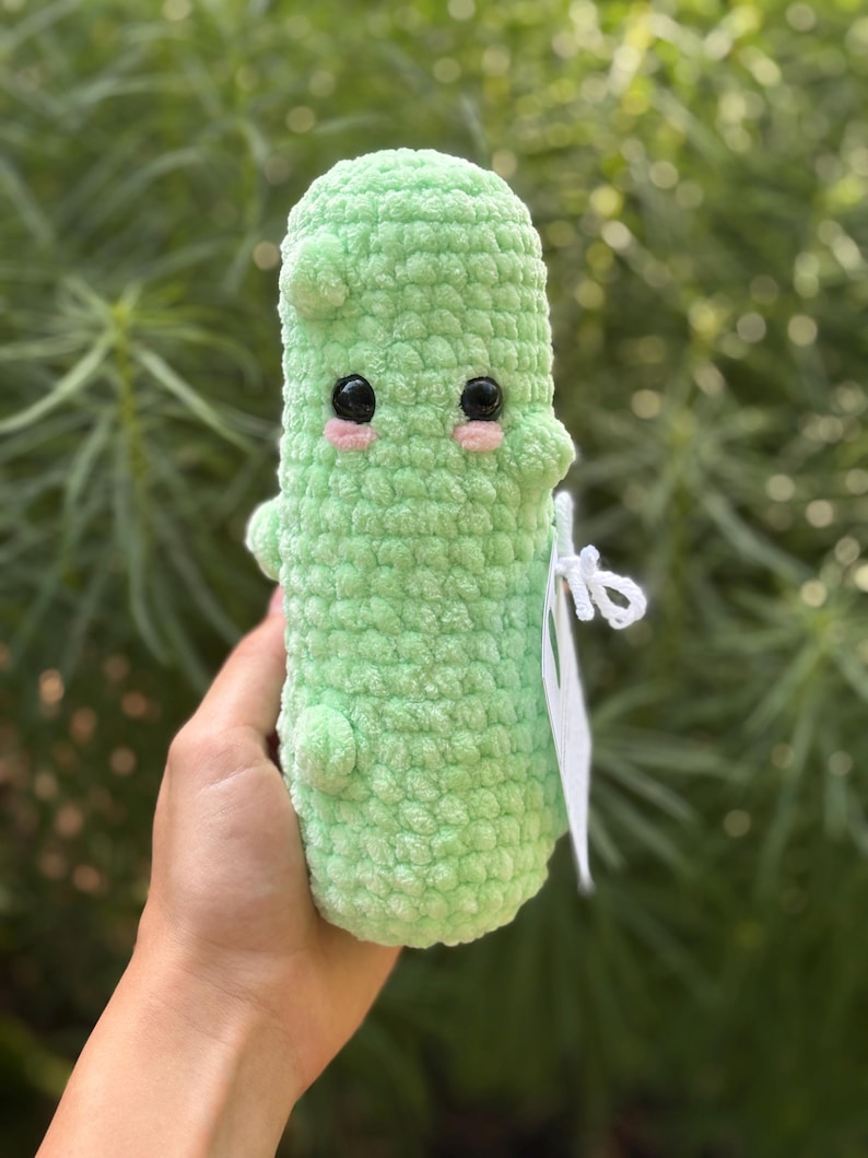 Peluche de pepinillo hecho a mano con apoyo emocional imagen 4