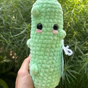 Peluche de pepinillo hecho a mano con apoyo emocional imagen 5