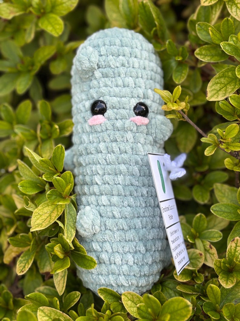 Peluche de pepinillo hecho a mano con apoyo emocional imagen 8
