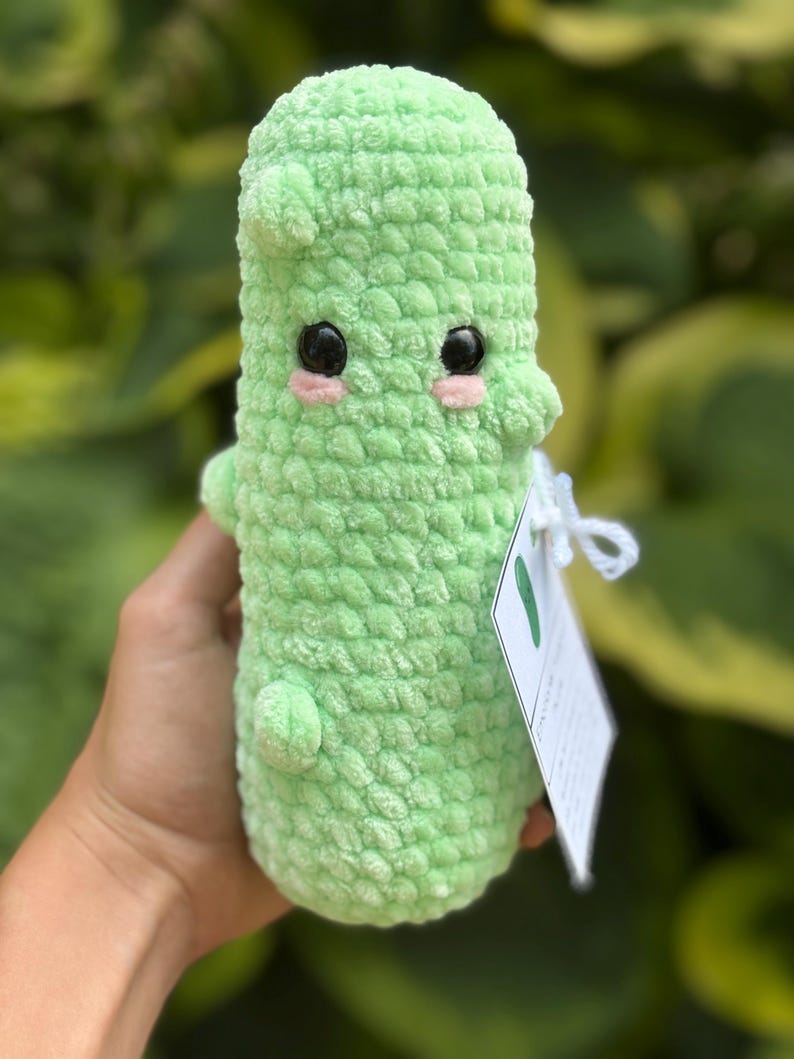 Peluche de pepinillo hecho a mano con apoyo emocional imagen 7