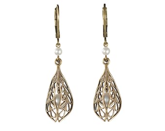 Freshwater pearl earrings with bronze openwork filigrees and leverback closures - Filigree earrings with white pearls - white and bronze