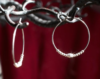 Titanium hoop earrings with silver beads -  2,5cm - Hypoallergenic earrings for sensitive ears - Pure titanium thin hoop earrings - Creoles