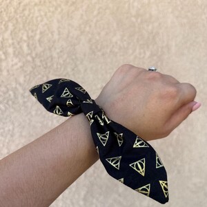 Harry Potter Scrunchie – Black & Gold Hair Tie
