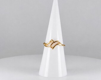 Minimalist Gold Tone Abstract Wave Ring Size 6 | Modern Curved Open Design Band | Sculptural Fashion Ring | Pre-Owned