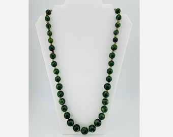 Vintage Green Marbled Acrylic Beaded Necklace – Retro Statement Jewelry – Classic Collectible Gift
