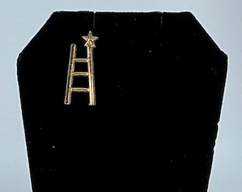 Gold Ladder Star Brooch – Minimalist Climb to Success Pin