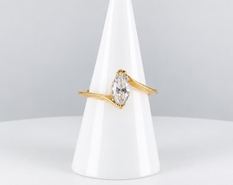 Vintage Gold Tone Marquise Solitaire Ring Size 6.5 | Classic Crystal Statement Ring | Elegant Minimalist Fashion Jewelry | Pre-Owned