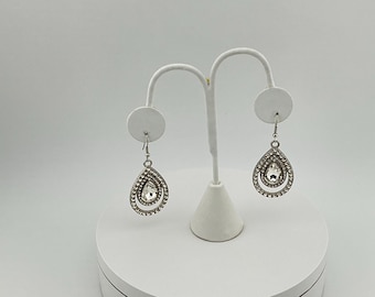 Silver Teardrop Dangle Earrings with Clear Rhinestones – Elegant Statement Jewelry