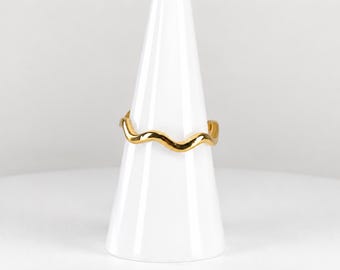 Gold Tone Wave Ring Size 6 | Minimalist Wavy Band | Stackable Curved Ring | Modern Abstract Jewelry | Pre-Owned