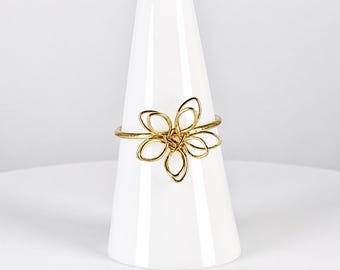 Gold Tone Open Flower Ring Size 6.5 | Minimalist Floral Statement Ring | Like New Pre-Owned Jewelry