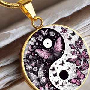 Collar de mariposa Yin Yang: colgante gráfico violeta, joyería espiritual.